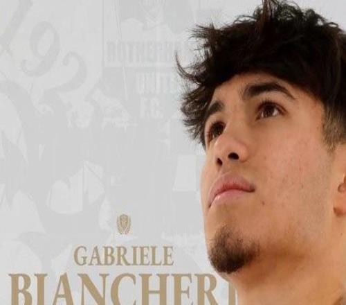 官方：曼聯19歲前鋒比安切里租借加盟英甲羅瑟漢姆