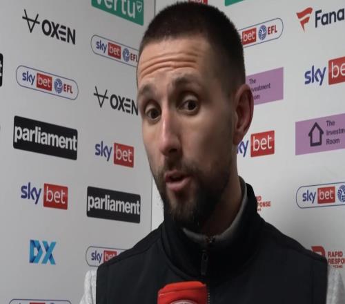 巴恩斯利主帥：冬窗曾想引入一球員但未如愿，球隊陣容將維持現狀