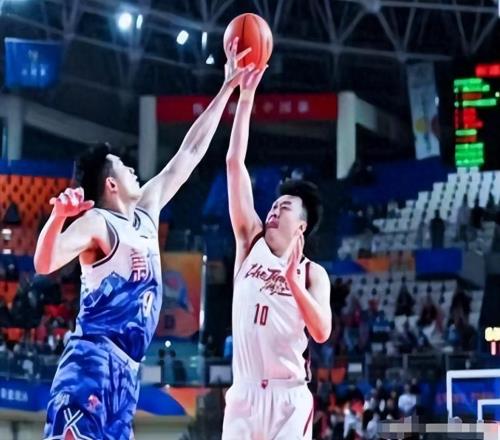 看不懂?。∽蛲?投0中，得0分0板球員，竟入選了中國男籃大名單