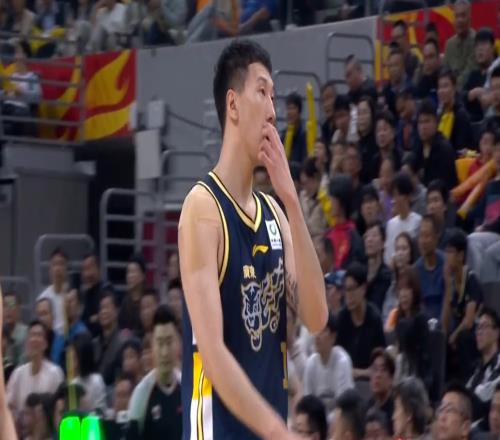 看了阿旺奎因互相甩鍋拒投三分的名場面，才知道廣東隊架構(gòu)有多糟