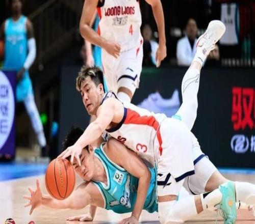 前行無畏丨CBA常規(guī)賽第二十三輪第一階段收官站客場負(fù)于青島