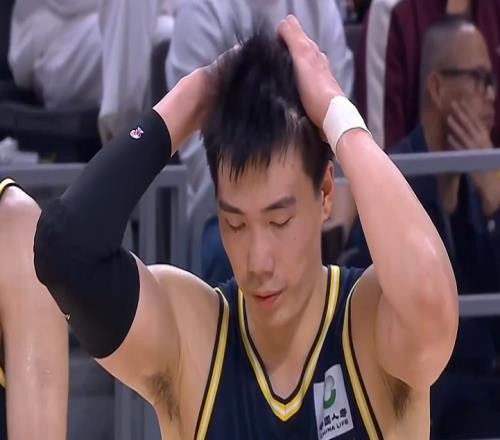 37歲大白邊打不了CBA2戰(zhàn)廣東暴砍40分31板6帽，朱芳雨如坐針氈