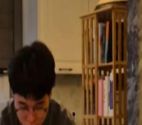 珍惜粉絲心意細節韓國網友發現：Faker家擺著越南活動的帽子