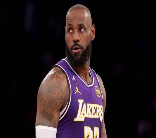 湖人傳聞：勒布朗詹姆斯今夏即將分手，因東契奇和珍妮巴斯