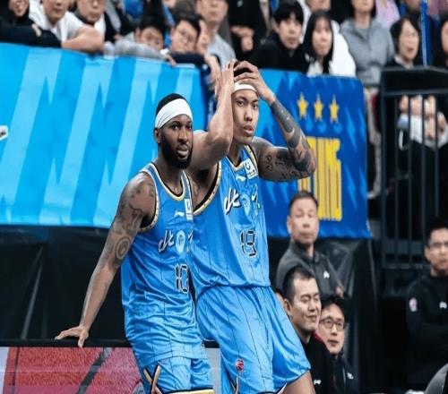 破案了！許利民撤下22分功臣原因，首鋼被追7分，連換3個外援上場