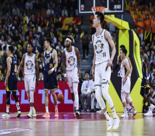 垃圾時間失序釀鬧劇，聯盟重罰樹底線，處罰尺度爭議背后藏聯賽