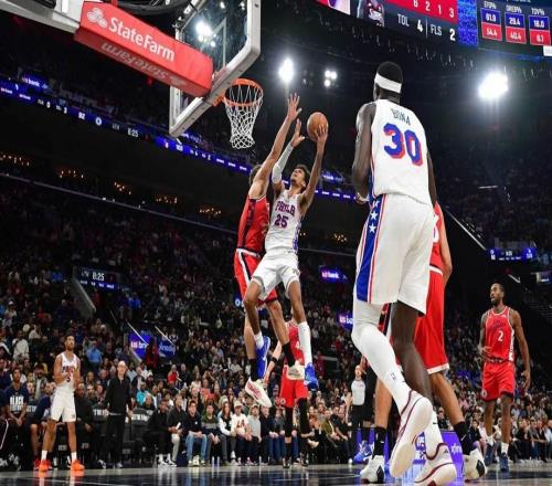 交易的節奏，快船和76人球員賽前討論詹姆斯哈登可能轉會騎士