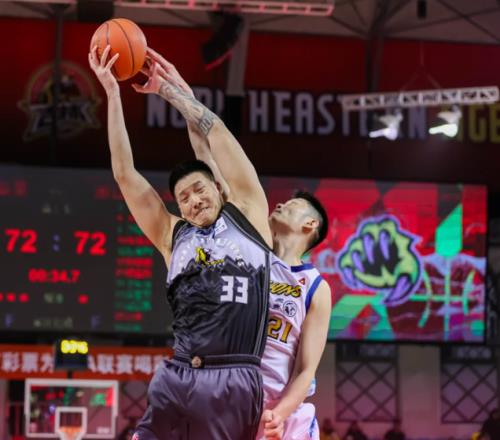 砍12+9+5，硬剛胡金秋，一攻一防帶走比賽！球迷：今晚確實(shí)夠硬