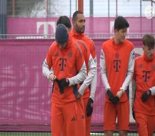 拜仁開展公開訓(xùn)練，除生病的凱恩外其他所有一線隊球員均參與