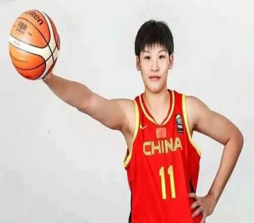 2米01劉禹彤、2米26張子宇、1米92陳明伶！中國女籃三大中鋒入選