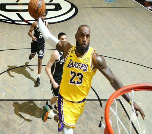 詹姆斯25+7+3搶斷創(chuàng)NBA歷史第1神跡，湖人完勝籃網(wǎng)！東契奇創(chuàng)紀(jì)錄