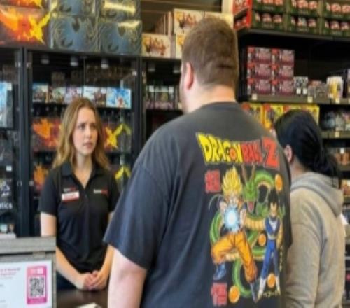 店員傻了！顧客想用自己的女朋友換商店積分：我想買一臺新的PS5