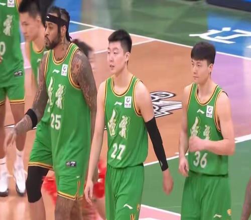 CBA又鬧大笑話，遼寧隊主場被坑了，裁判成最大笑料