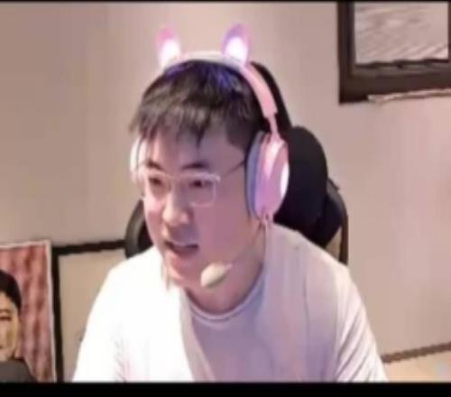 禮物收麻了Uzi調侃:感覺這場播完都可以退休了禮物收滿了!