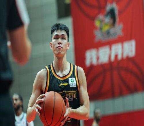 意外不龐崢麟首次入圍男籃國家隊(duì)集訓(xùn)名單，郭士強(qiáng)堅(jiān)持使用趙睿
