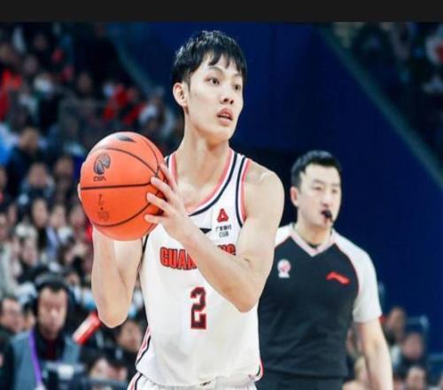 徐杰習慣性崴腳或退出國家隊上海外援發文稱廣東防守強度大