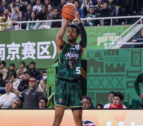 轟32+12后又砍43+8！CBA又一頂級小外援誕生，能否率隊再創奇跡