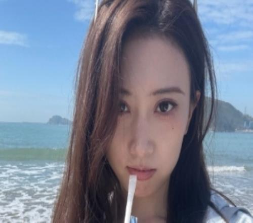 無畏契約主持維嘉曬照：12點(diǎn)開啟海邊的6小時徒步！