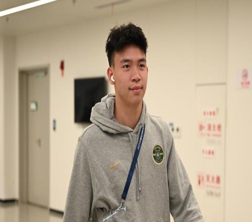 意難平！曝德甲豪門誠邀王鈺棟加盟，卻未能如愿，背后原因引熱議