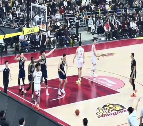 廣東隊到底怎么啦！今年本土球員好像都不會打球一樣