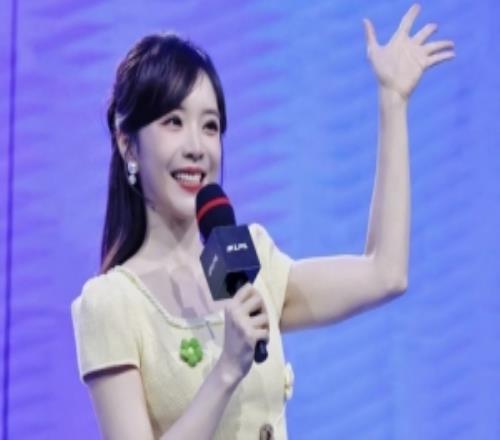 余霜曬照：淡黃色的長裙立春的第一面見到咯！再見就是年后了