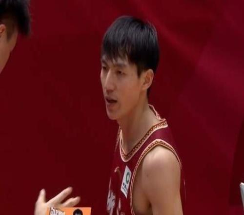 山東男籃備戰(zhàn)8強(qiáng)賽，高詩巖缺席，邱彪等來強(qiáng)人，或難扮演救世主