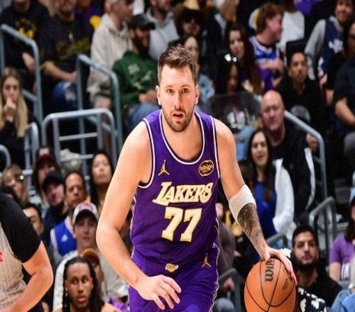 詹姆斯尷尬準三雙里夫斯35分救主，大帝空砍35+7+7，湖人逆轉76人