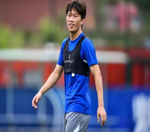 謝鵬飛已跟申花冬訓，為何網傳他還要回武漢三鎮效力，已被辟謠