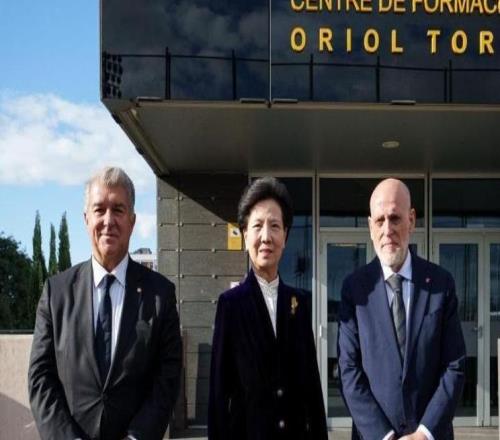 世體：特瓦斯陪同中國(guó)代表團(tuán)造訪拉瑪西亞，探尋巴薩青訓(xùn)模式