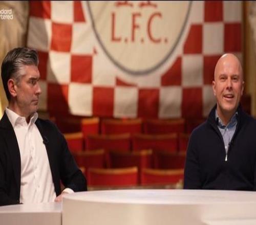 休斯露臉！圓桌會后，斯洛特不再是一個人