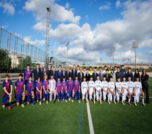 西甲聯(lián)盟和巴薩在拉瑪西亞接待中國(guó)高層代表團(tuán)，聚焦青訓(xùn)體系成功經(jīng)驗(yàn)