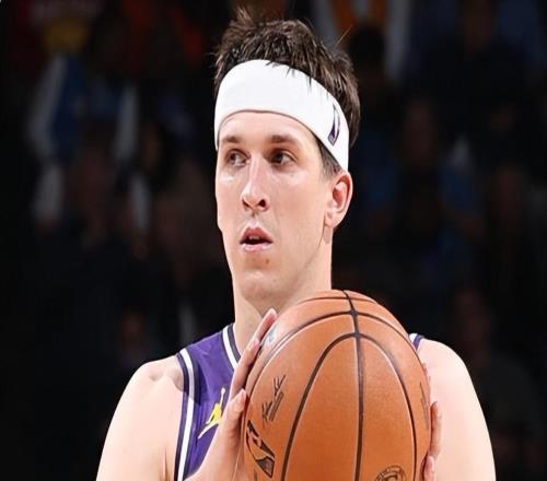 1分鐘8分引逆轉！里夫斯25分鐘35+6各種高難三分湖媒：超級巨星