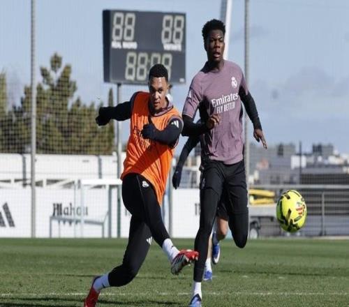 塞爾：阿諾德和門迪參加周四訓練，羅德里戈缺席&阿拉巴發燒