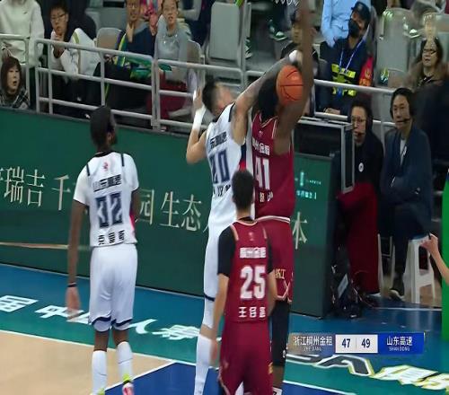 驚險(xiǎn)1分險(xiǎn)勝！CBA杯第1支4強(qiáng)出爐：陳林堅(jiān)閃耀1戰(zhàn)，強(qiáng)硬3分制勝！