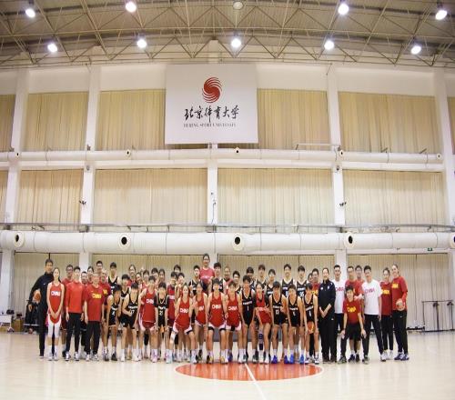 中國(guó)女籃最新備戰(zhàn)曝光！2米26女姚明+30歲王牌到隊(duì)，95一代僅1人