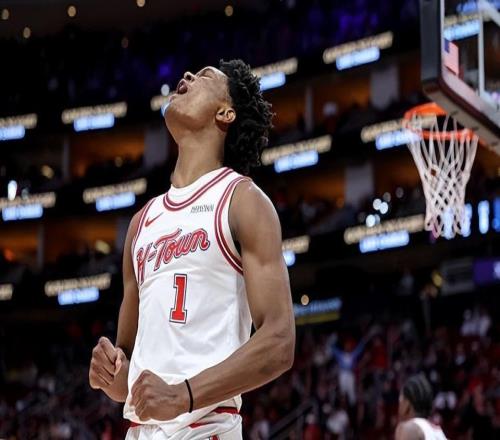 后場(chǎng)新星根本不適合打控衛(wèi)，結(jié)果火箭竟然還不引進(jìn)一名組織者