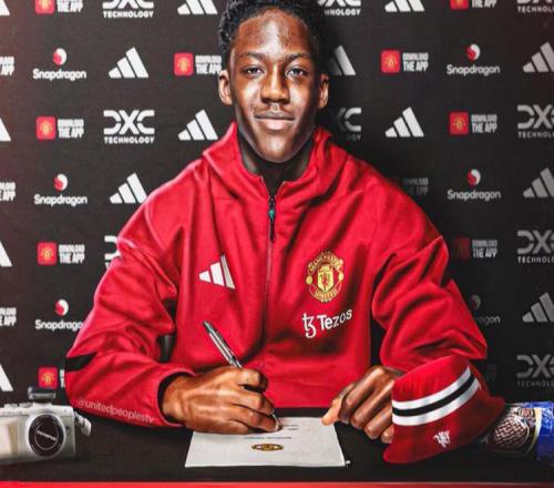 曼聯(lián)10萬周薪續(xù)約新帝星時間已定！卡里克拒租鐵腰，打造青訓招牌