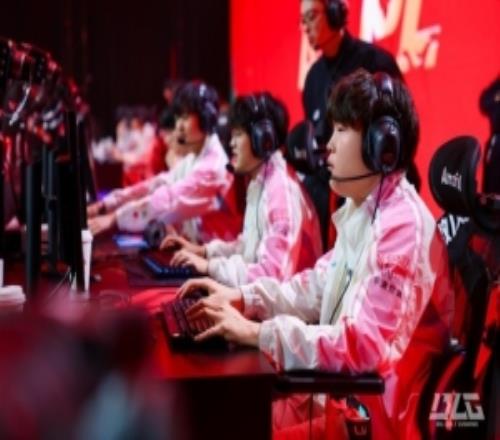 不敵AL后BLG發(fā)布賽場返圖：共赴新程！