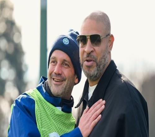 見到偶像，馬庫斯圖拉姆和阿德里亞諾見面擁抱