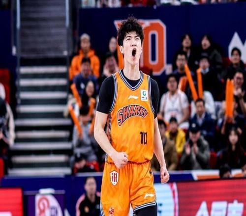 恭喜！中國男籃21歲1米96控衛崛起：9記妙傳助隊進四強，沖兩連冠