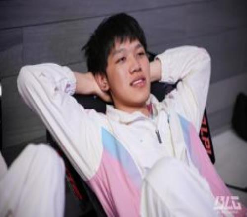 一己之力帶崩隊(duì)友！ON巴德幾波致命節(jié)奏葬送好局最終戰(zhàn)績(jī)0710