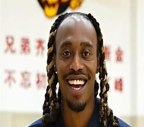 輸上海發(fā)布會！贊賽區(qū)展高情商，回應(yīng)外援調(diào)整需等待麥考爾復(fù)出！