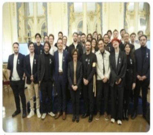 拿到手軟！《光與影》團(tuán)隊(duì)獲法國(guó)文化部藝術(shù)與文學(xué)勛章