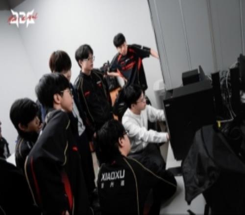 不敵TES后JDG發(fā)布賽后返圖：短暫休整，調(diào)整狀態(tài)！