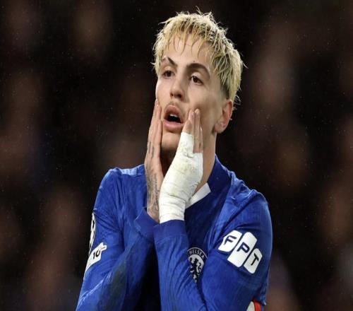 電訊報：加納喬似乎缺乏信心，不愿意突破對方防守