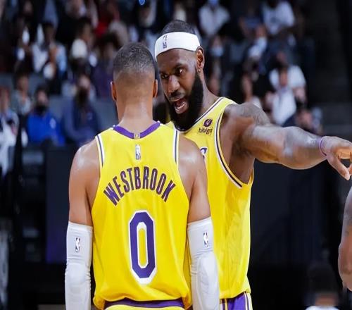 不打了！再見湖人！離開詹姆斯后，你又成NBA棄子，離退役不遠(yuǎn)了