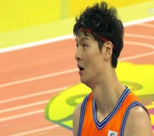 果然遭3殺！廣東慘負(fù)上海無(wú)緣4強(qiáng)，杜鋒棄用強(qiáng)援，奎因空砍37+14