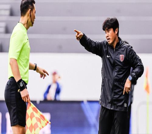 球員未經(jīng)同意就轉(zhuǎn)會(huì)高層根據(jù)名單引援！徐正源批成都添欲加之罪