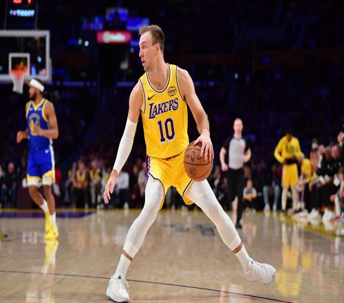 肯納德：我從小就是詹姆斯的粉絲，和他同場(chǎng)競(jìng)技非常圓滿