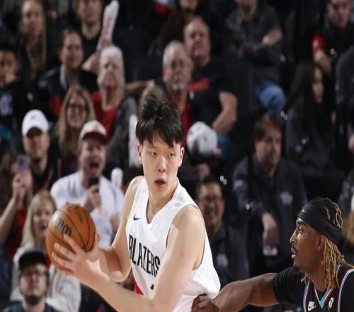 三分鐘三次犯規(guī)，楊瀚森的生存環(huán)境如此殘酷